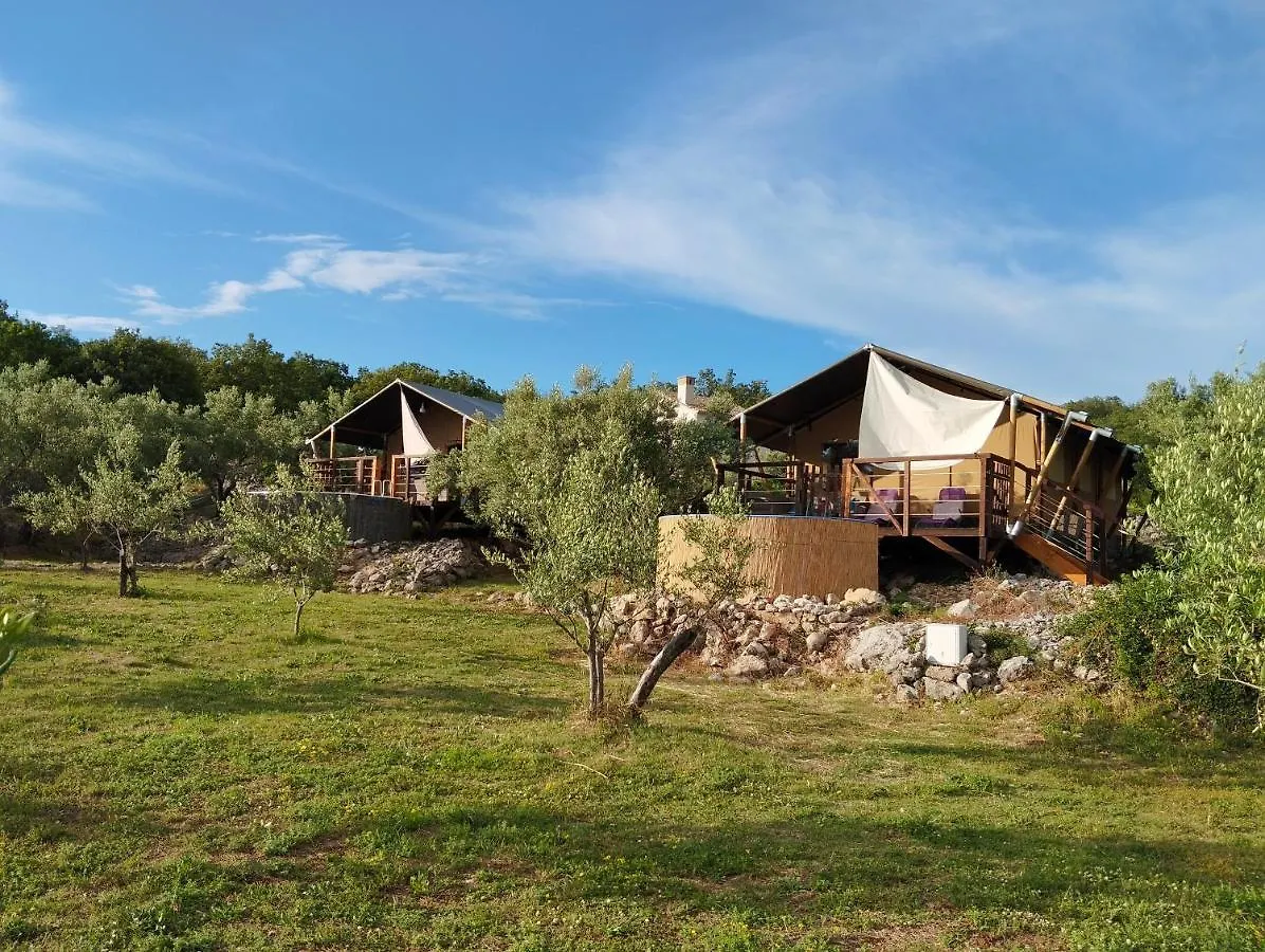 Prima Insula Glamping Hotel Brusici 0*,  Kroatien