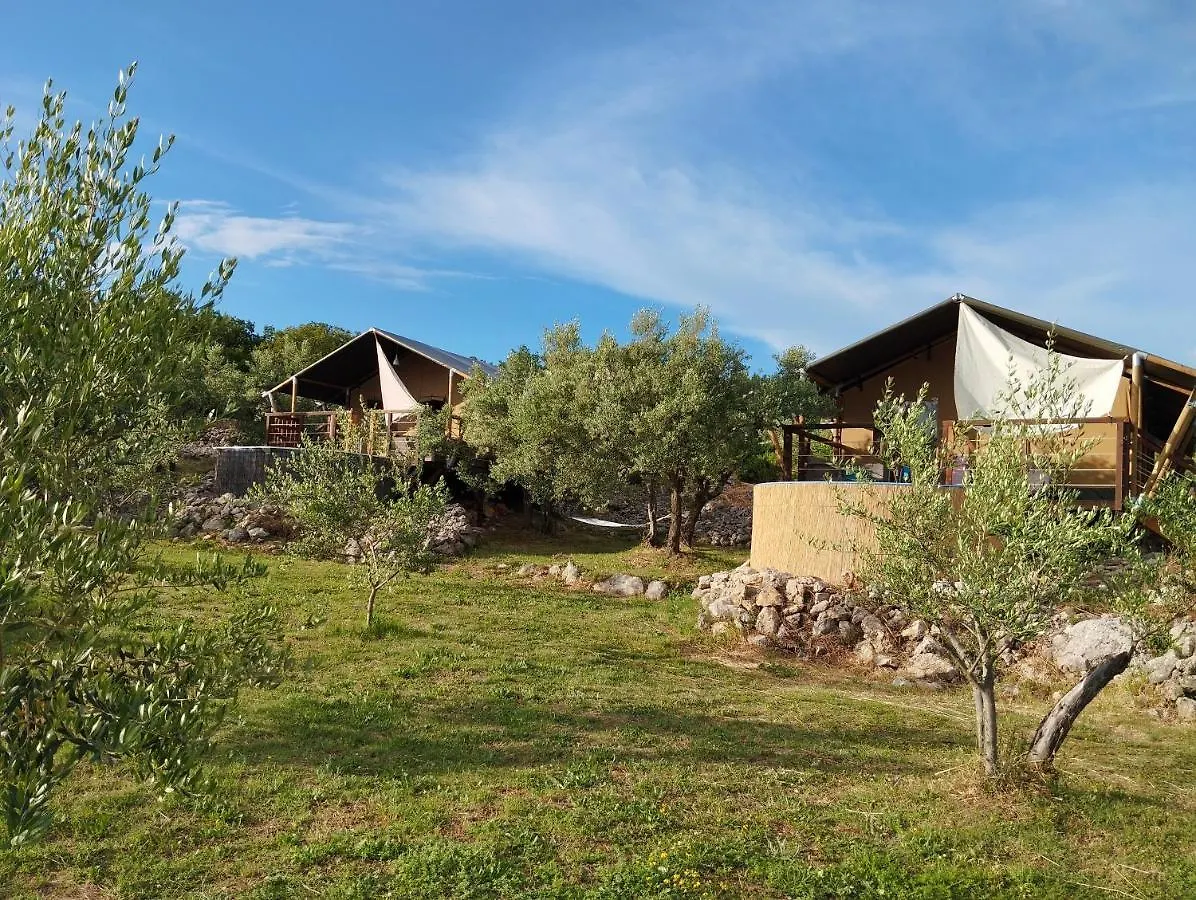 Prima Insula Glamping Hotel Brusici Luksustelt