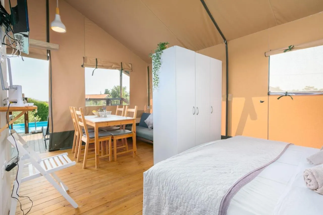 Luksustelt Prima Insula Glamping Hotel Brusici