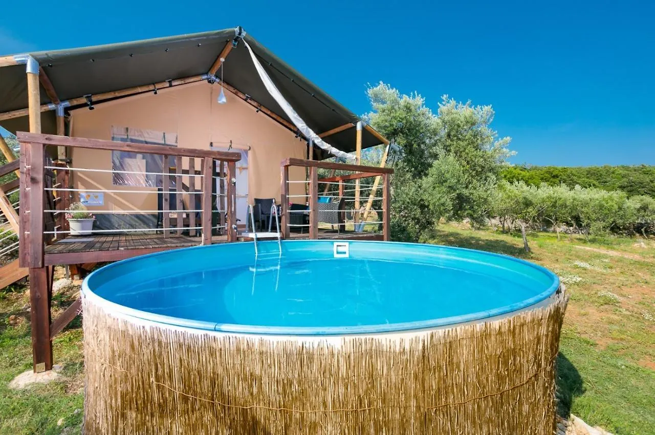Prima Insula Glamping Hotel Brusici
