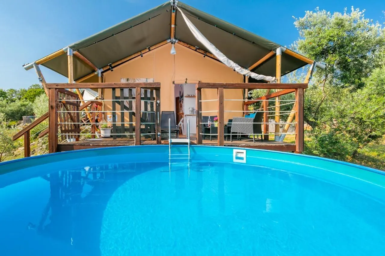 Prima Insula Glamping Hotel Brusici
